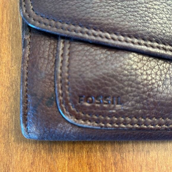 Fossil Travel Trifold Wallet & Purse Crossbody, Brown Pebble Leather - Picture 4 of 10